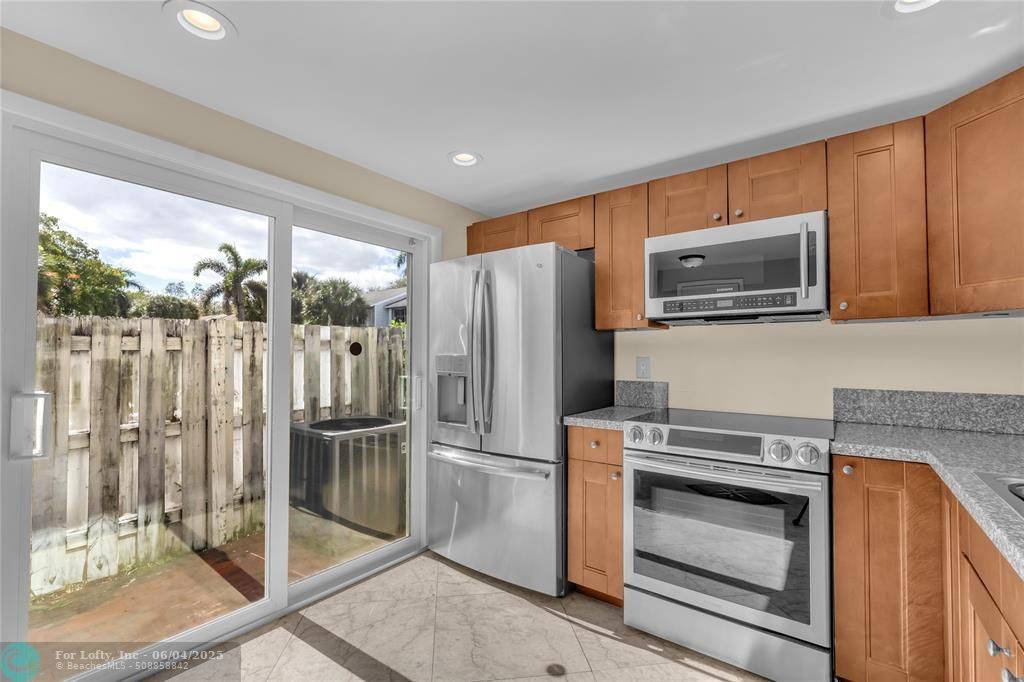 Pompano Beach, FL 33062,2541 NE 15th St