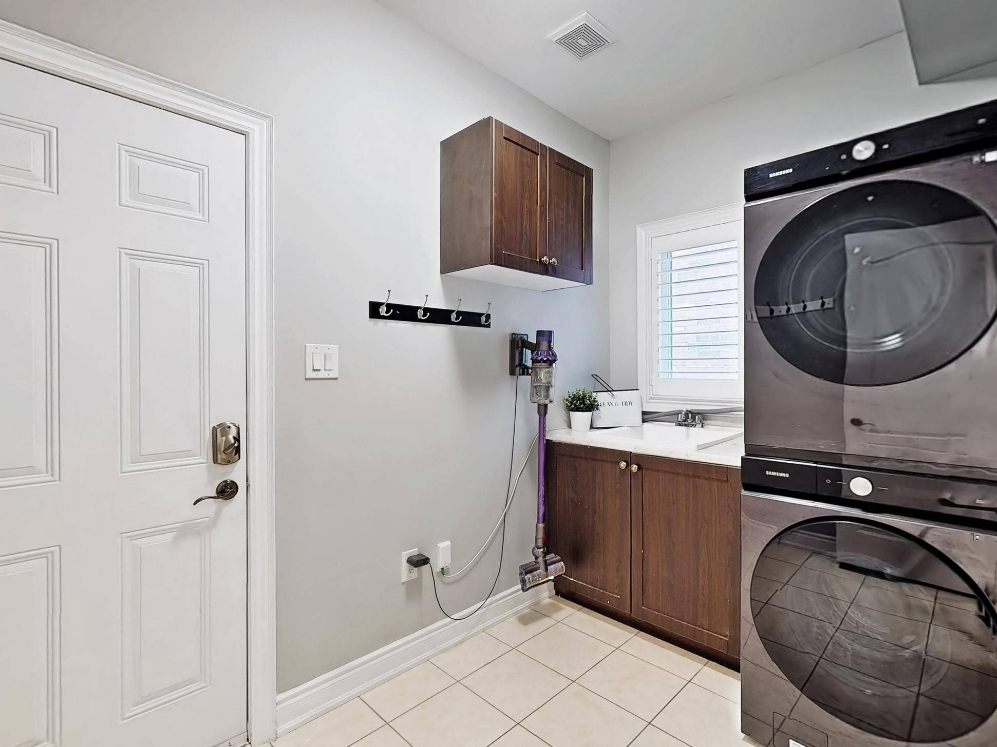 Bradford West Gwillimbury, ON L3Z 0X8,124 Milby CRES