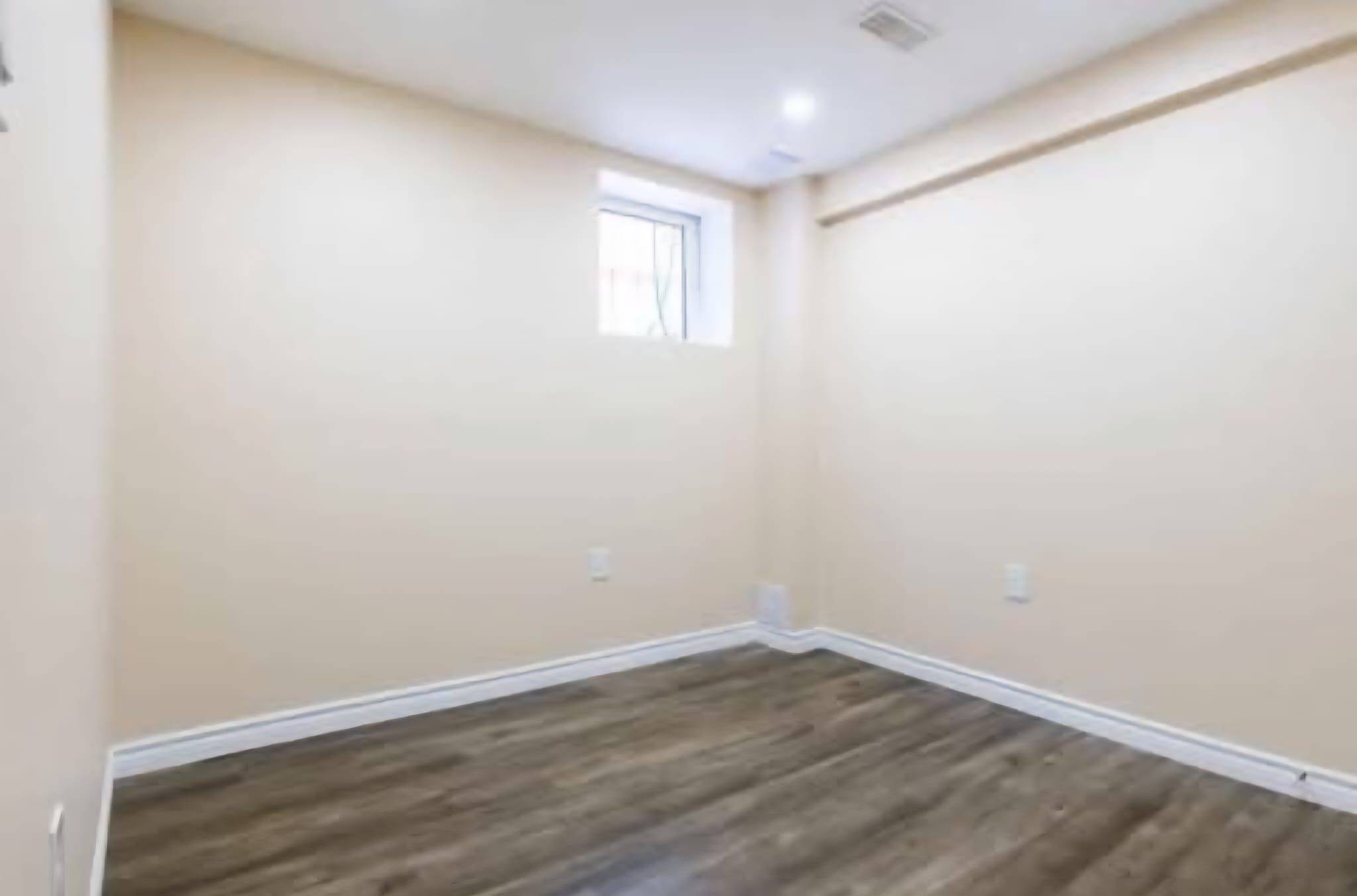 Bradford West Gwillimbury, ON L3Z 0R6,90 Long ST #Bsmt