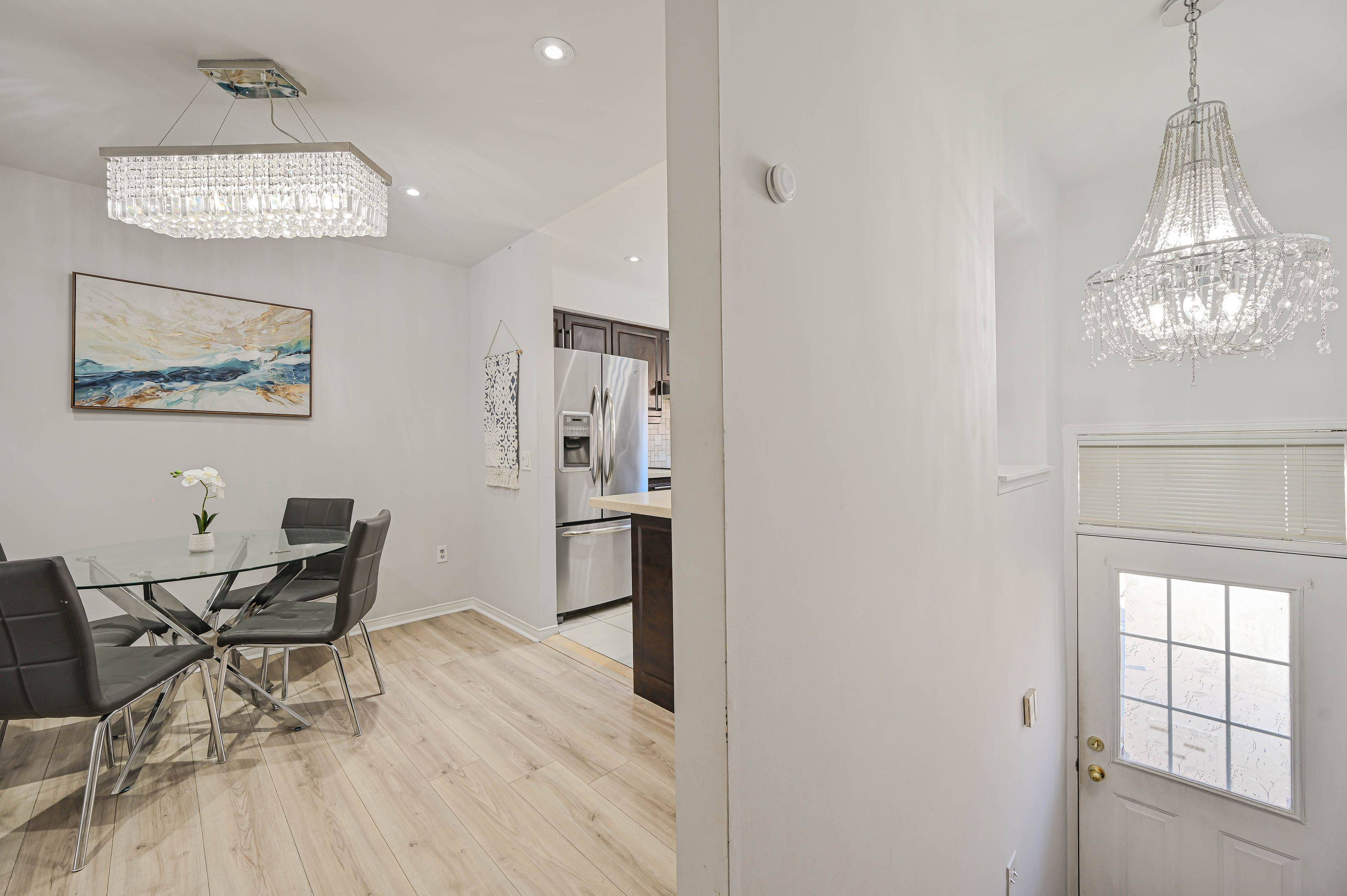 Mississauga, ON L5R 4E7,50 Strathaven DR #66