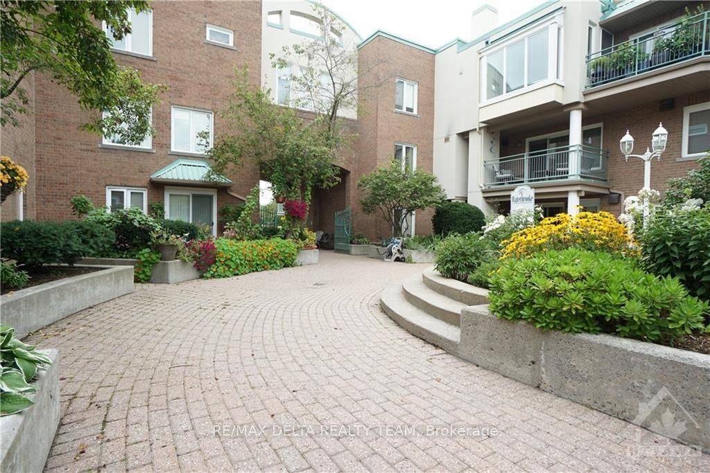 Overbrook - Castleheights And Area, ON K1K 1N2,62 Donald ST #302A