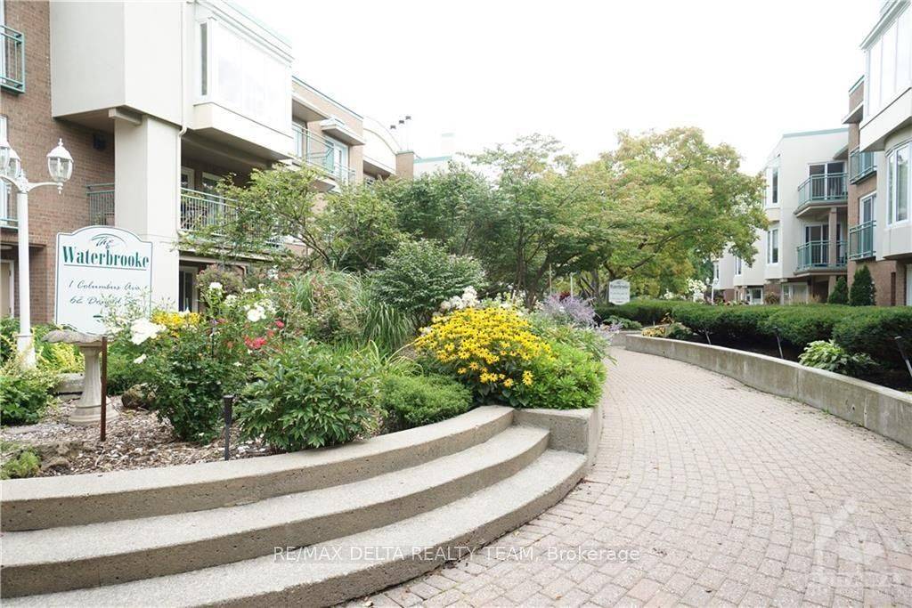 Overbrook - Castleheights And Area, ON K1K 1N2,62 Donald ST #302A