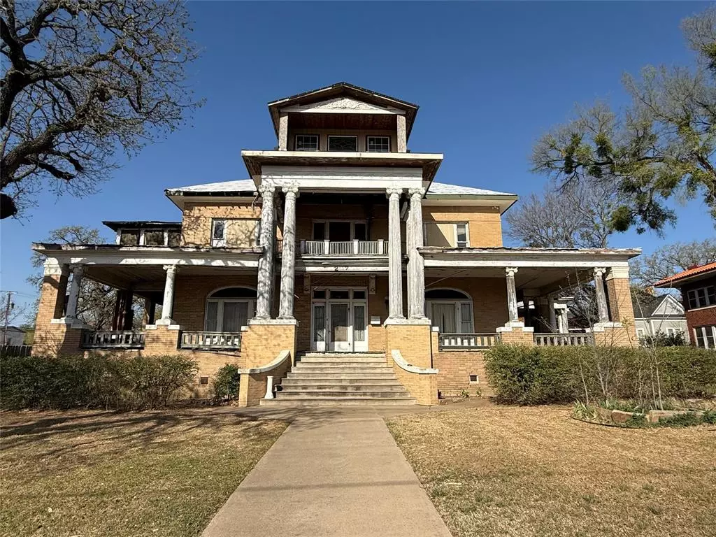 Mineral Wells, TX 76067,207 NW 4th Avenue