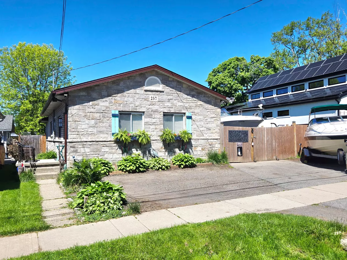 Fort Erie, ON L0S 1B0,257 RIDGE RD S