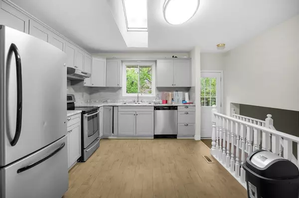 London North, ON N6G 1B4,87 Essex ST