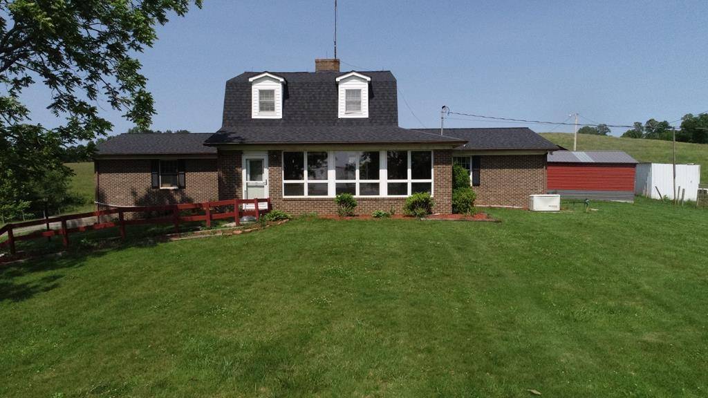 664 Broadway Ln., Hillsville, VA 24343
