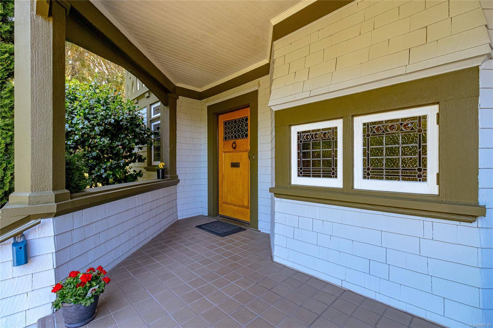 Victoria, BC V8S 1V7,1393 Rockland Ave