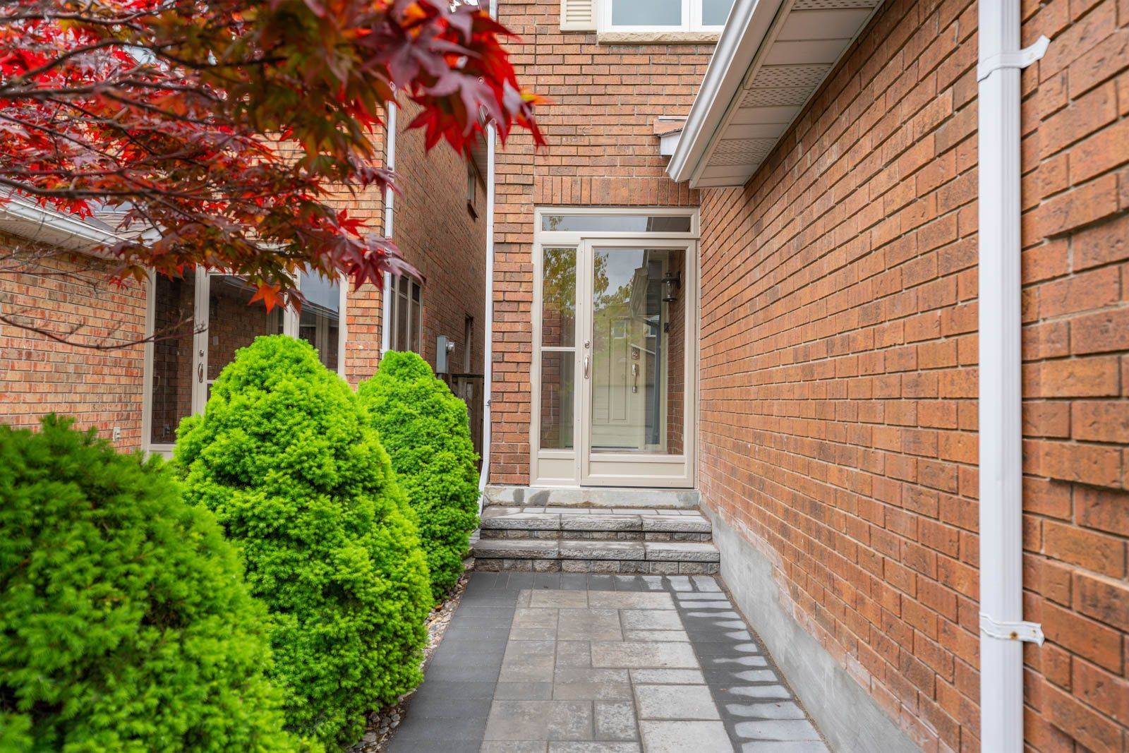 Vaughan, ON L4J 6V8,36 Whitney PL