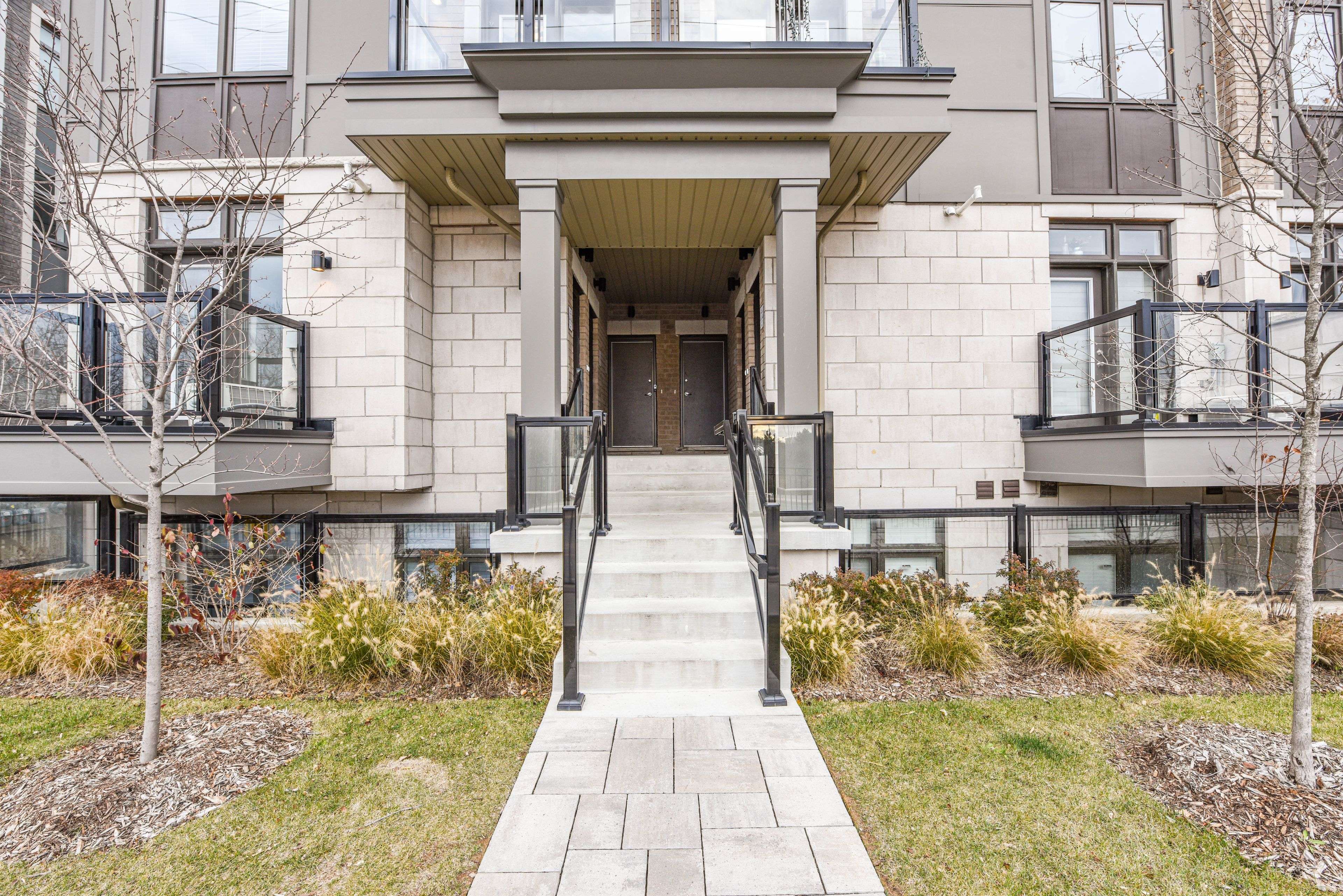 206-30 Halliford PL, Brampton, ON L6P 4R1