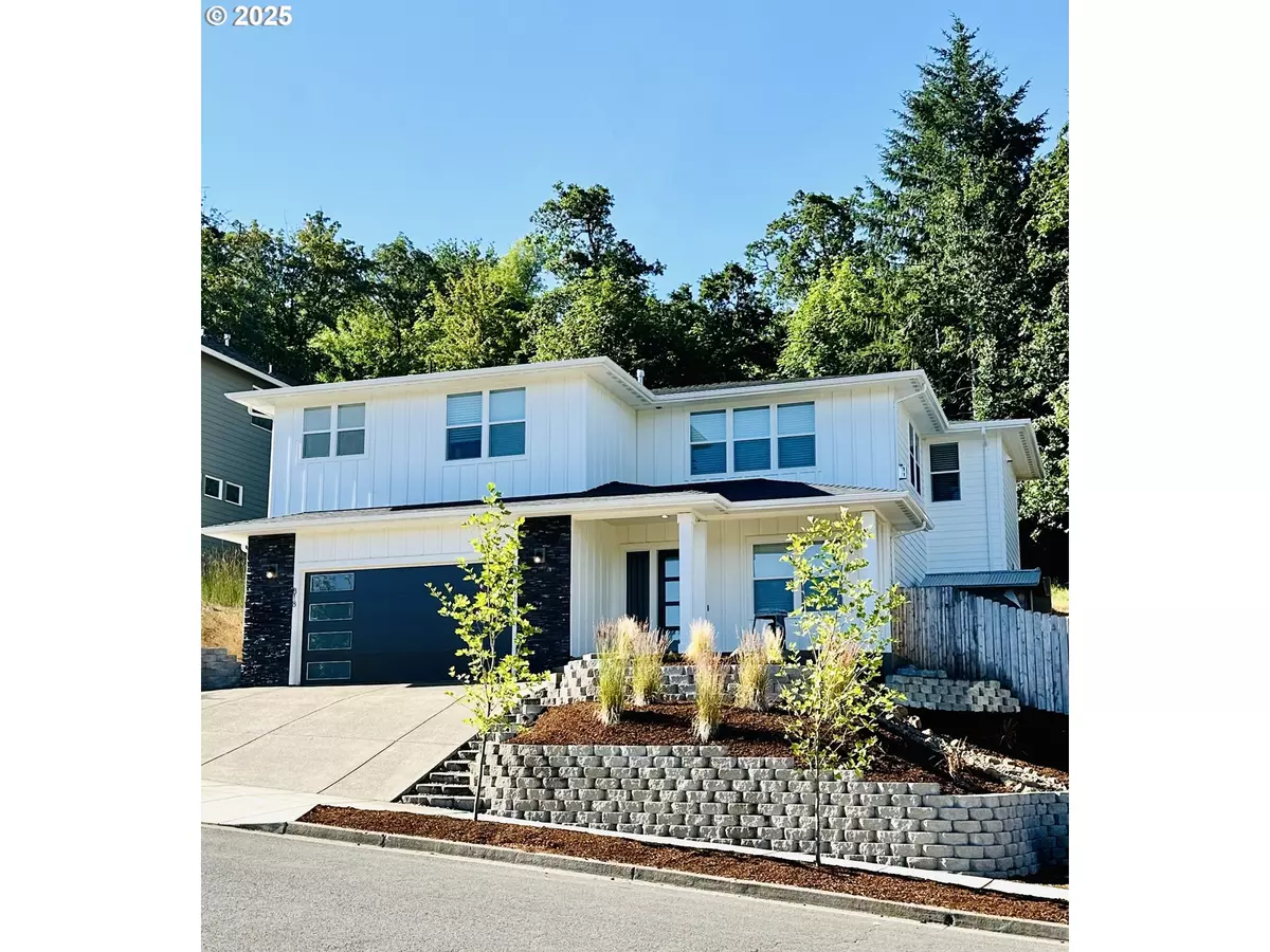 Silverton, OR 97381,818 HAWK DR