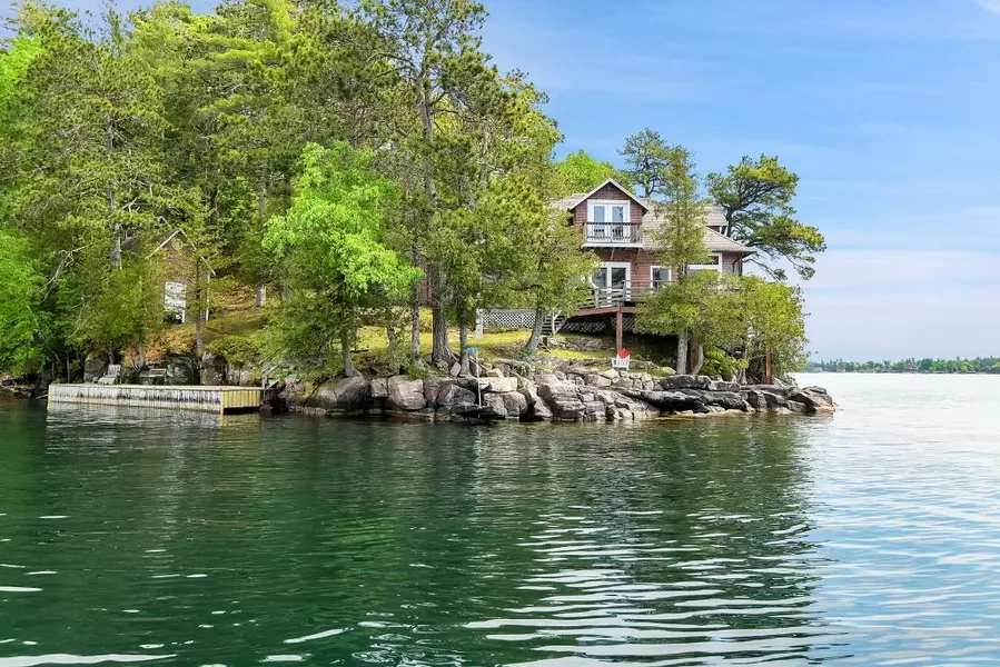 1 LITTLE GRENADIER IS, Leeds And The Thousand Islands, ON K0E 1V0