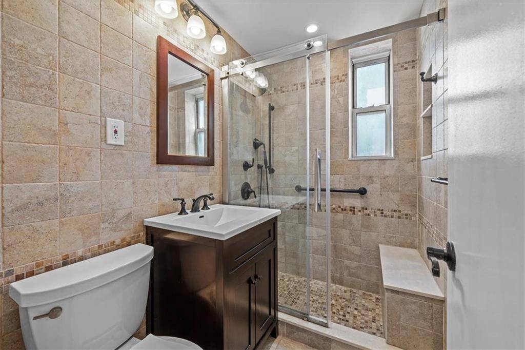 Brooklyn, NY 11218,221 McDonald AVE #6R