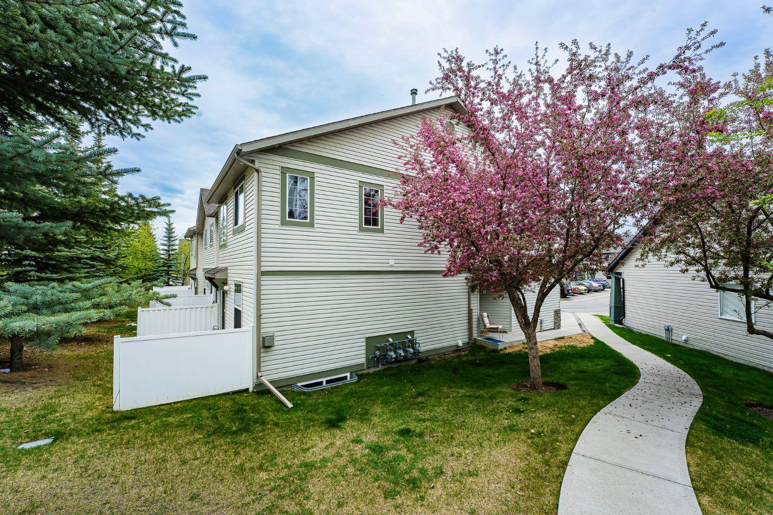 Calgary, AB T2Y 4S3,35 Eversyde CT Southwest