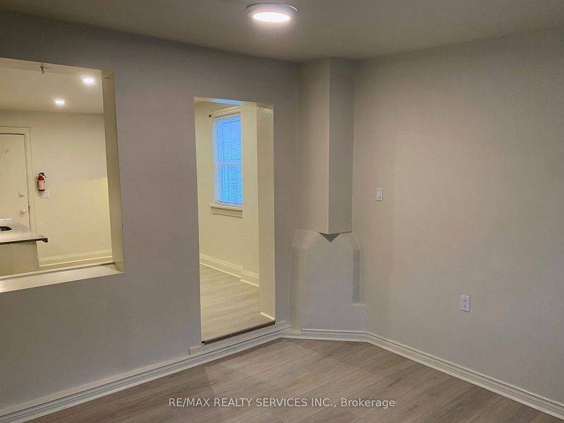 Brampton, ON L6V 1C9,24 Nelson ST E #C