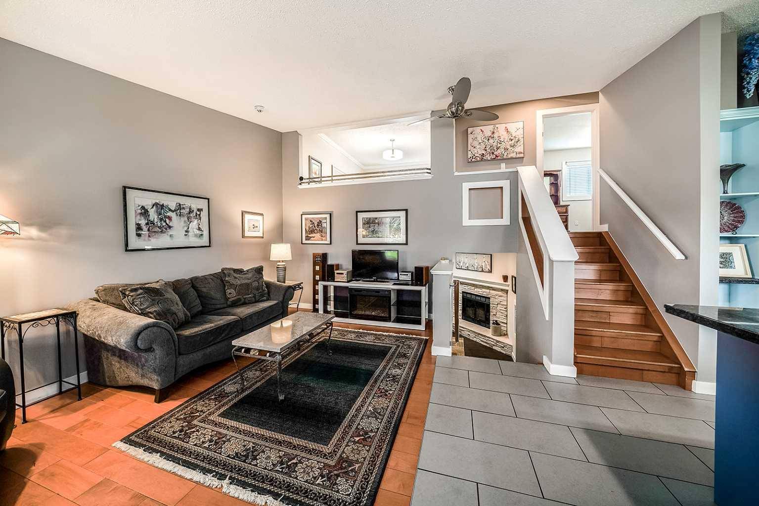 Red Deer, AB T4P 3C1,18 Russell CRES
