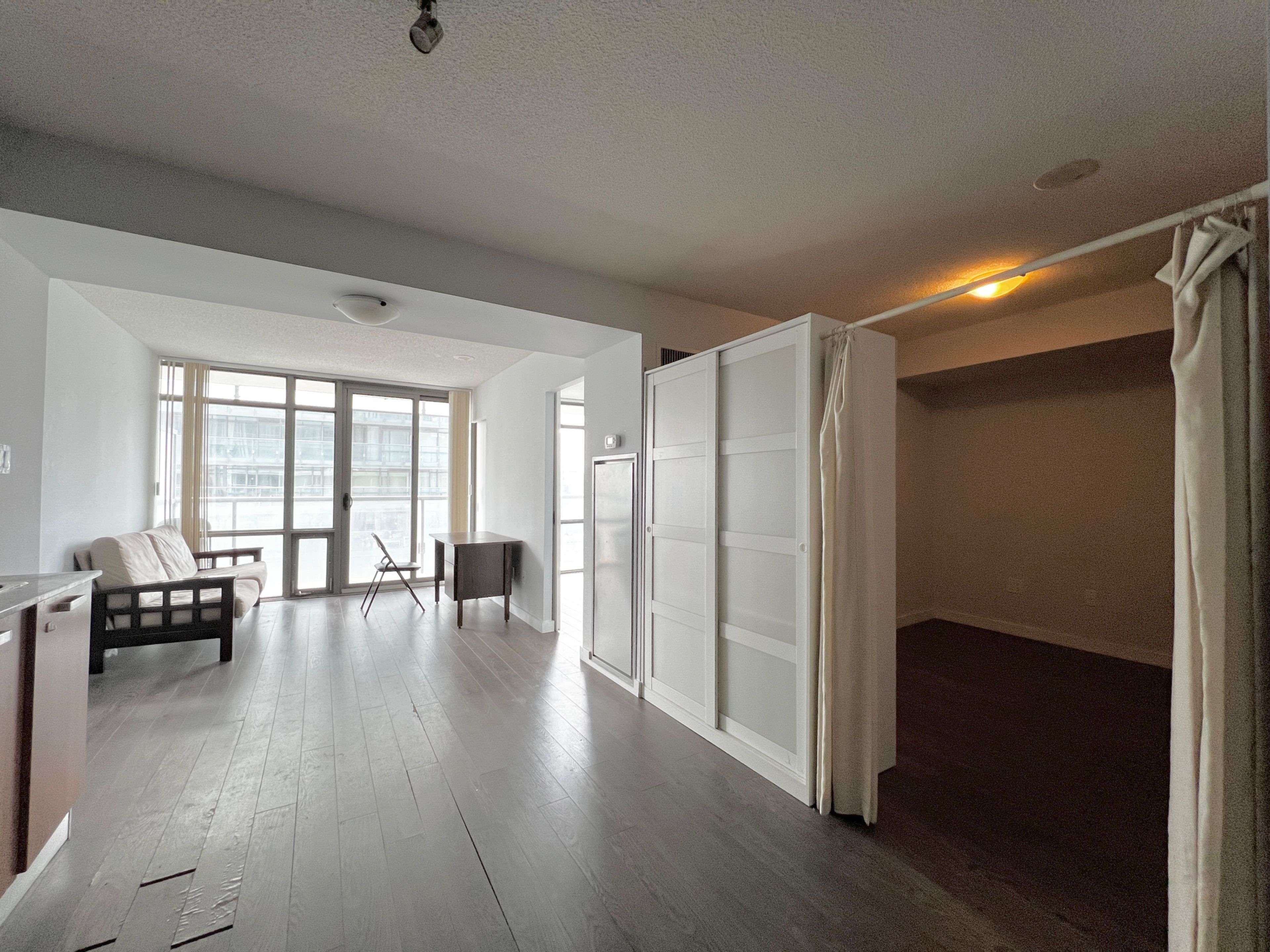 Toronto C01, ON M4Y 3G5,37 Grosvenor ST #1810