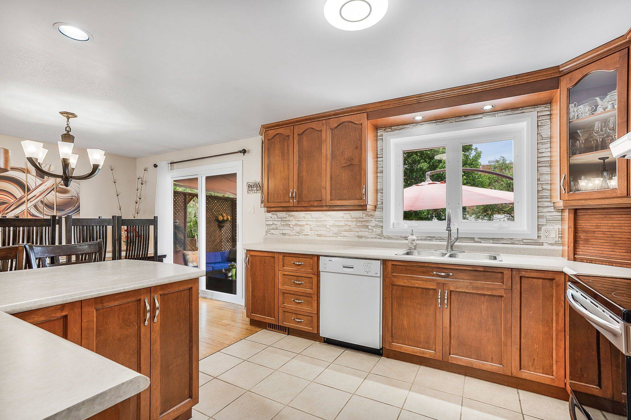 Clarence-rockland, ON K4K 1G4,311 Helene ST