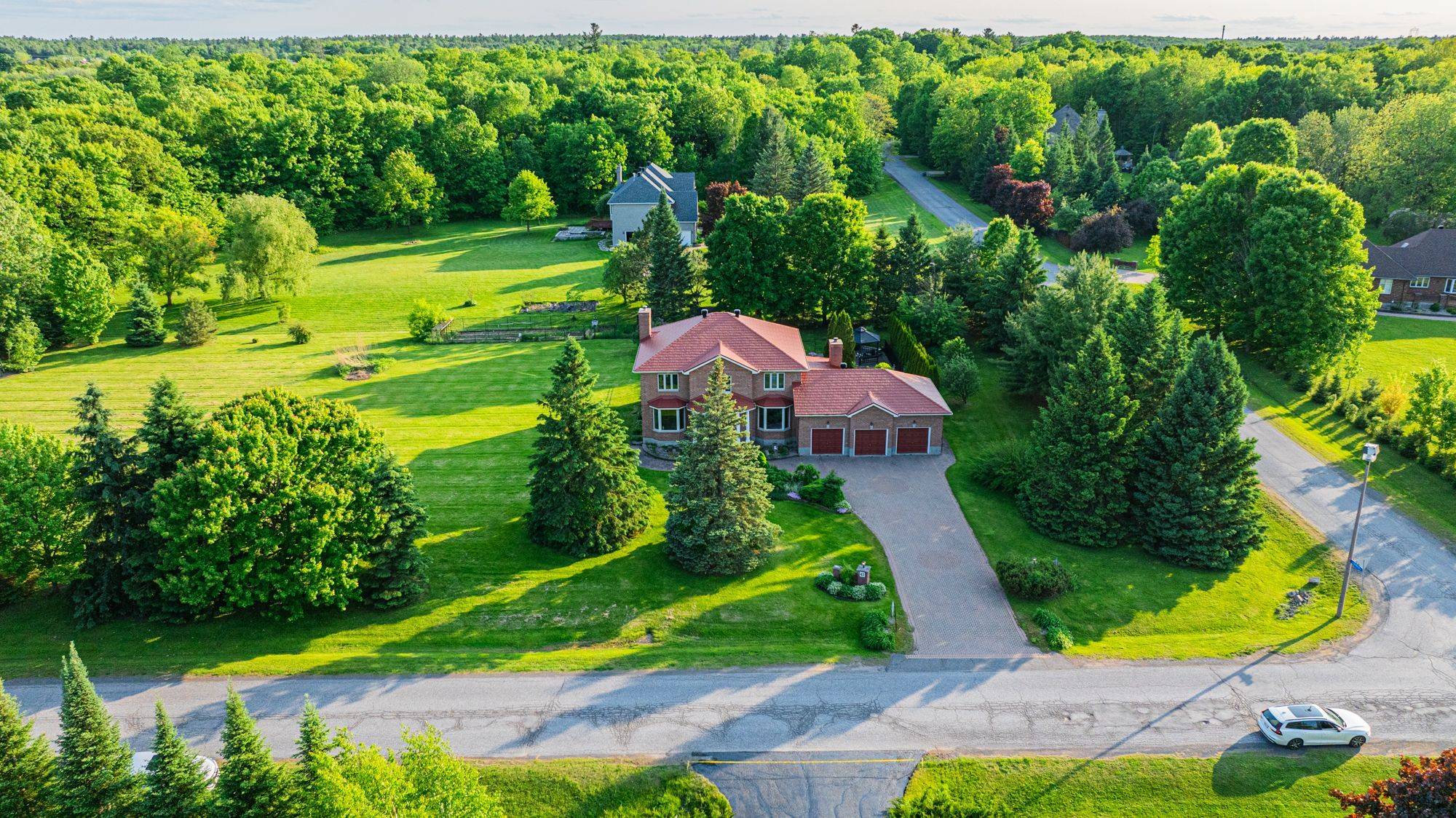Kanata, ON K2W 1A1,42 Marchbrook CIR