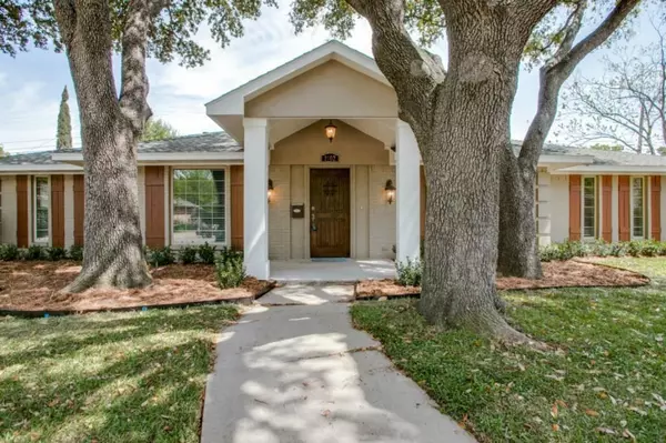 1902 Green Oaks Drive, Irving, TX 75061