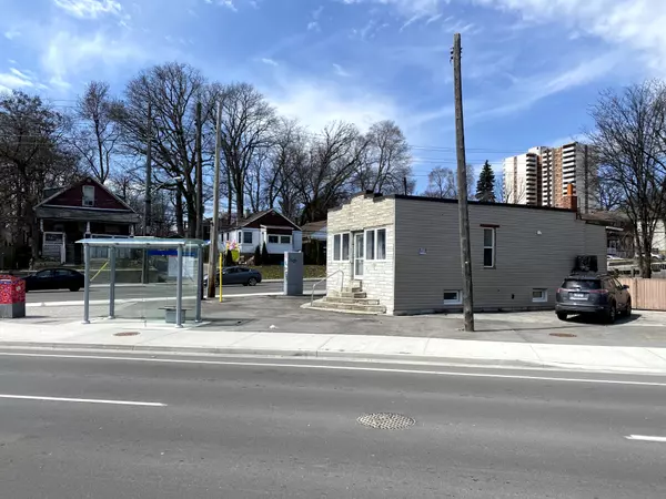 Toronto E06, ON M1L 3W7,104 Danforth RD N