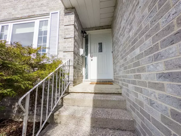 Kingston, ON K7P 2K5,969 Lynwood DR