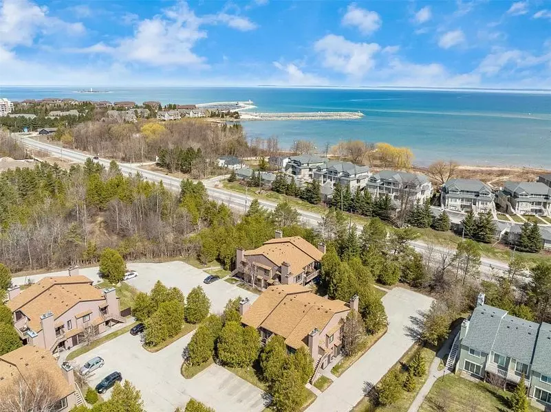 19 Dawson DR #61, Collingwood, ON L9Y 5B4