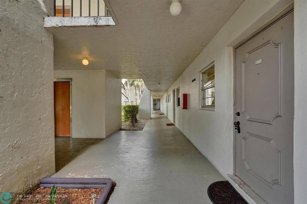 Davie, FL 33324,9440 Poinciana Pl  #109