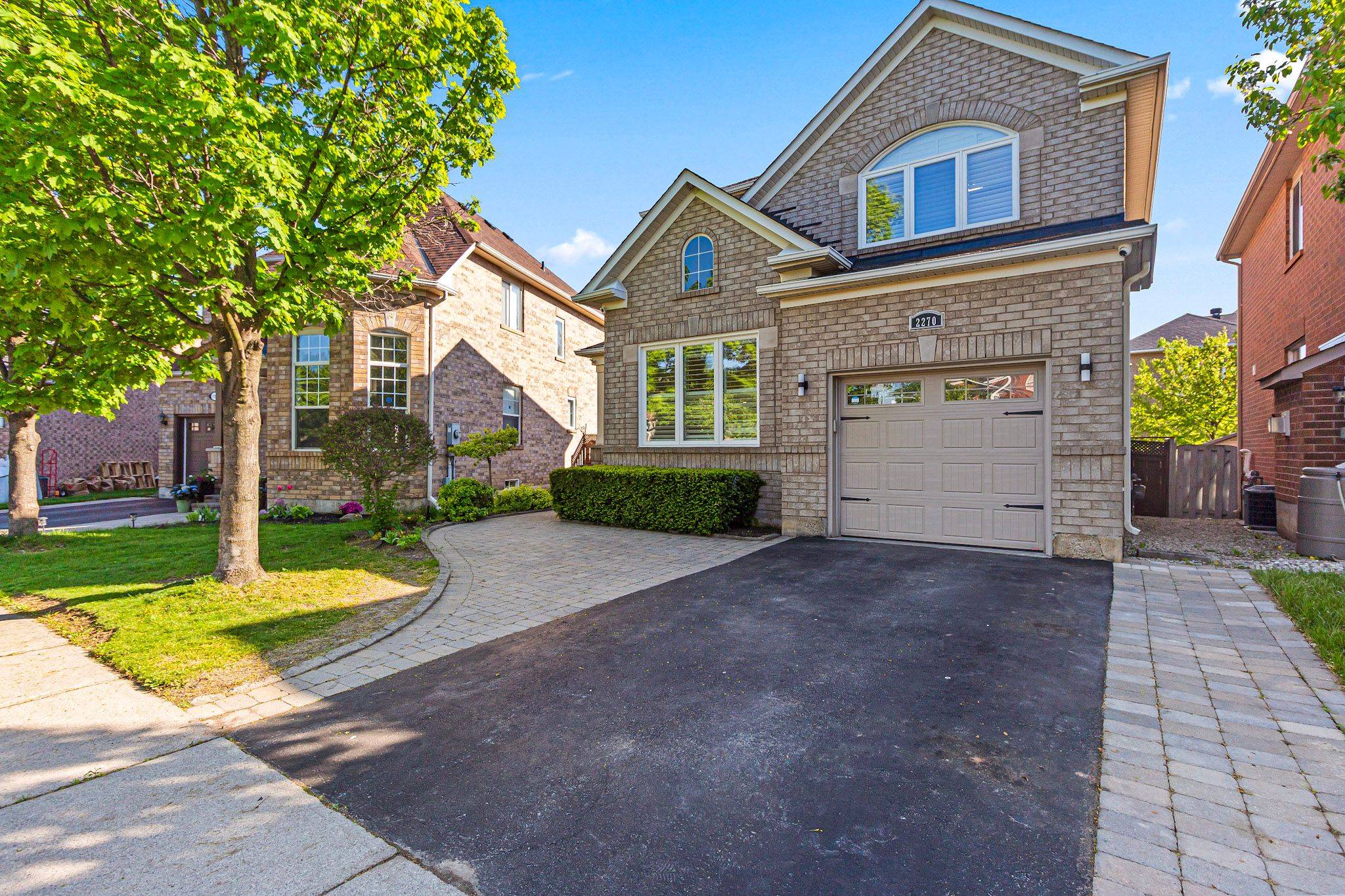 Oakville, ON L6M 4X3,2270 Dunforest CRES
