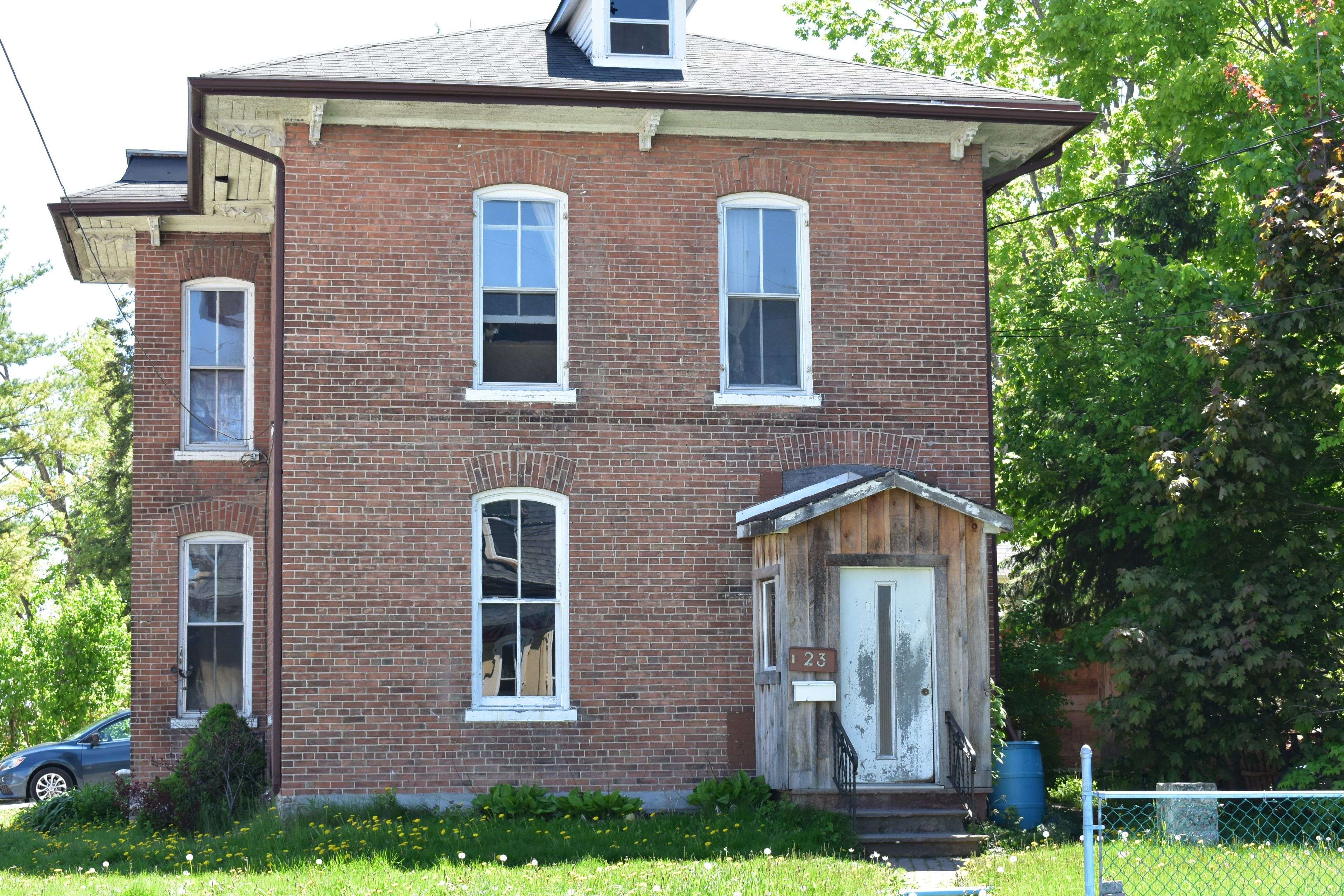Kawartha Lakes, ON K9V 2T9,23 Glenelg ST W