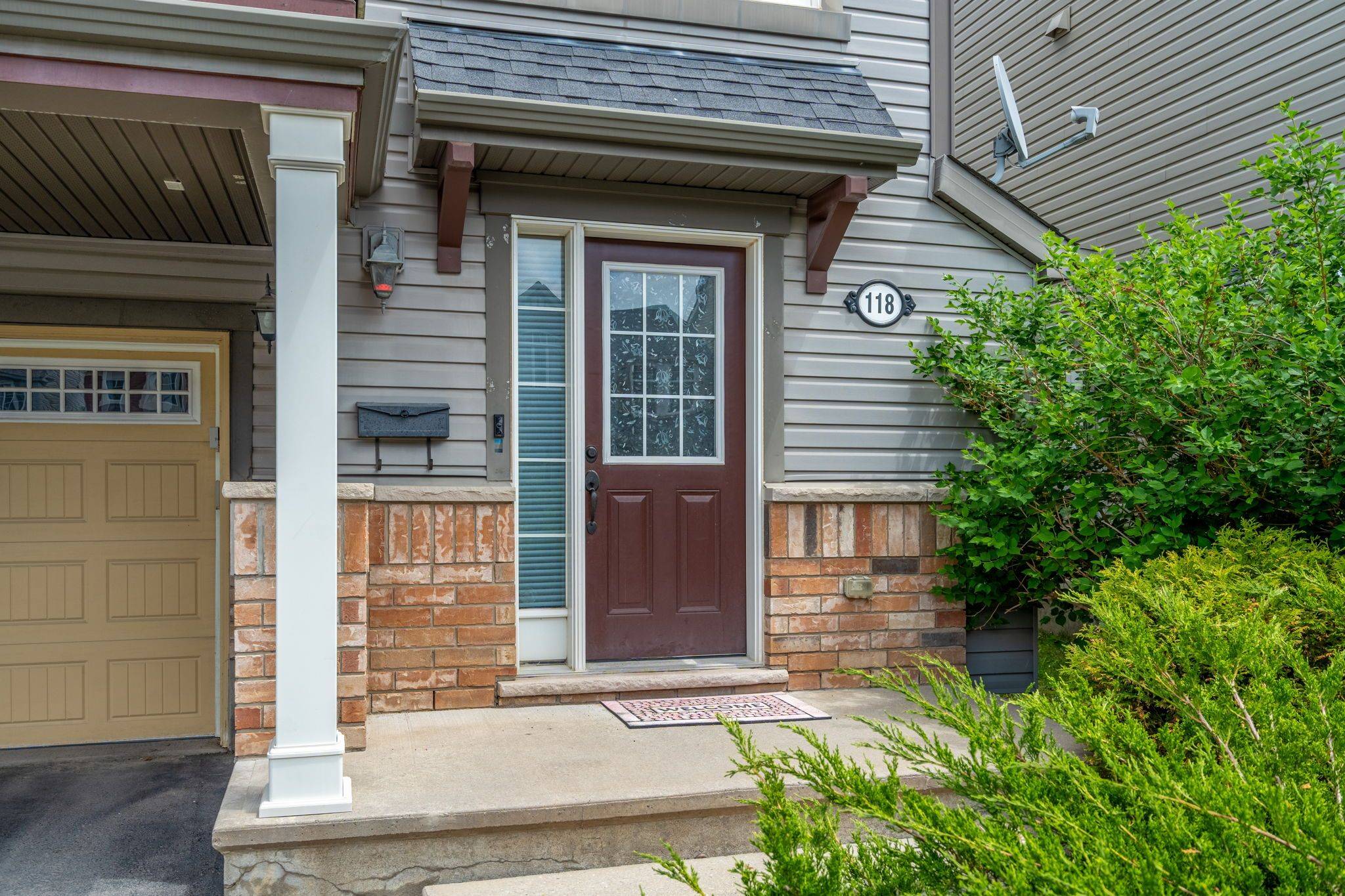 Barrhaven, ON K2J 5W6,118 Pennant AVE