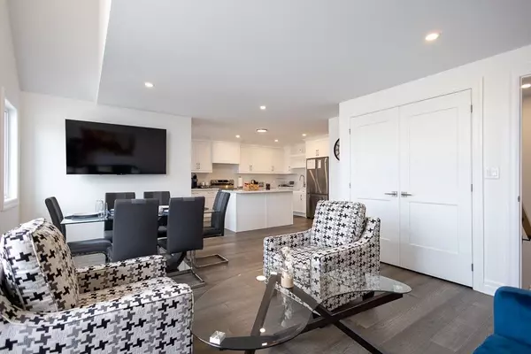 Niagara Falls, ON L2H 3V9,7416 Parkside RD #Upper