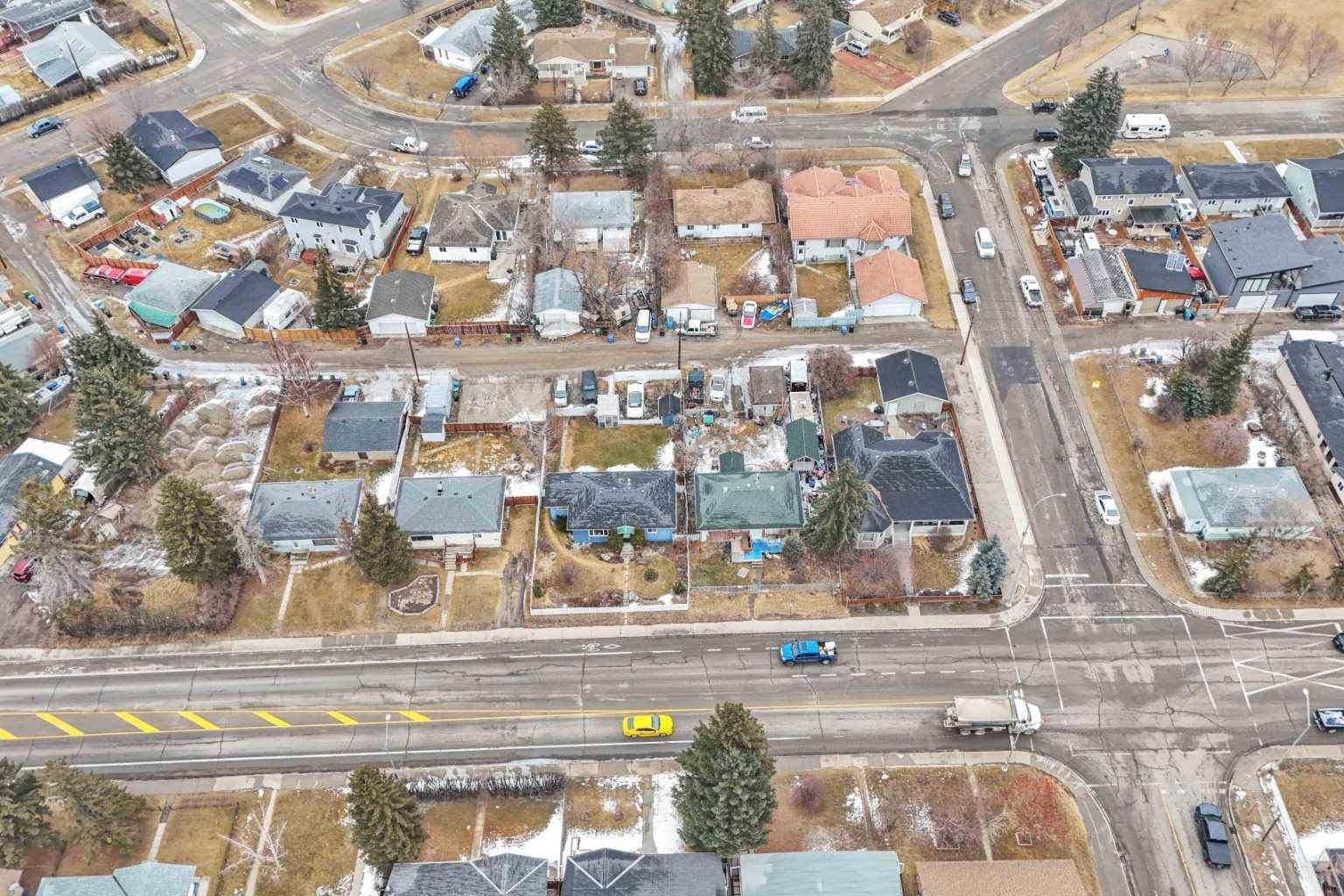 Calgary, AB T3B 0H7,8508, 8512 Bowness RD Northwest