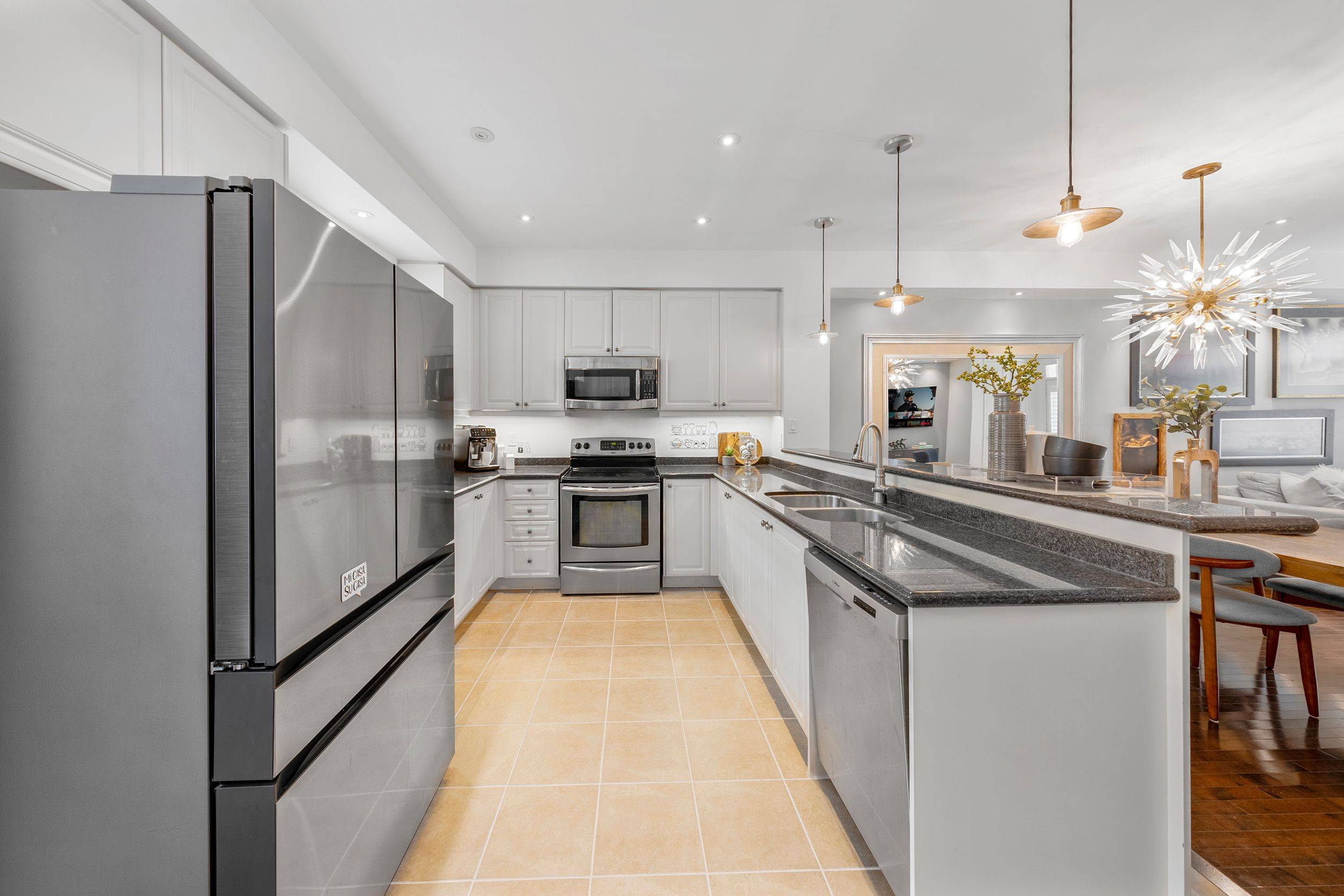 Pickering, ON L1V 0B7,1701 Finch AVE #63