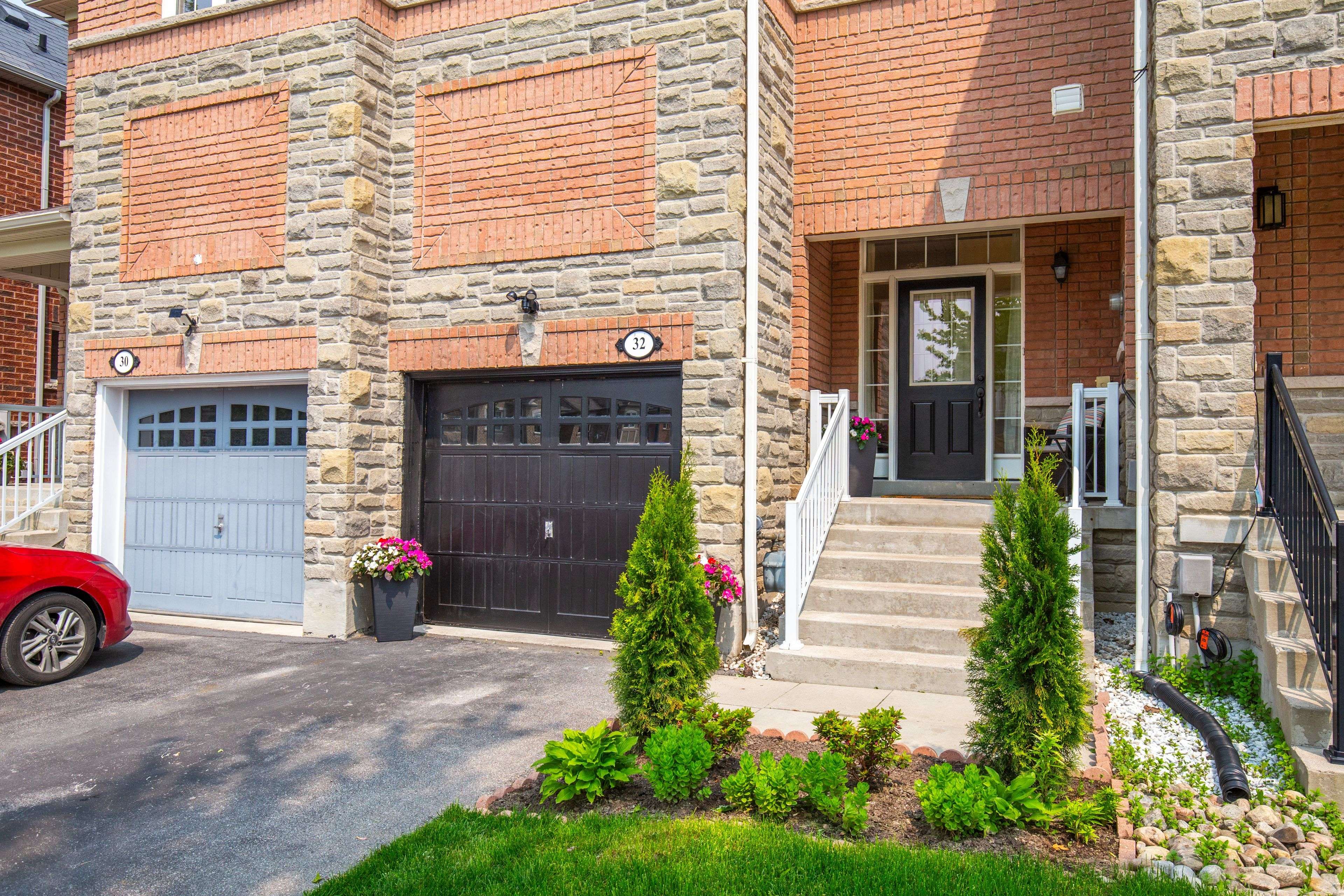 Bradford West Gwillimbury, ON L3Z 2A5,32 GOSNEL CIR