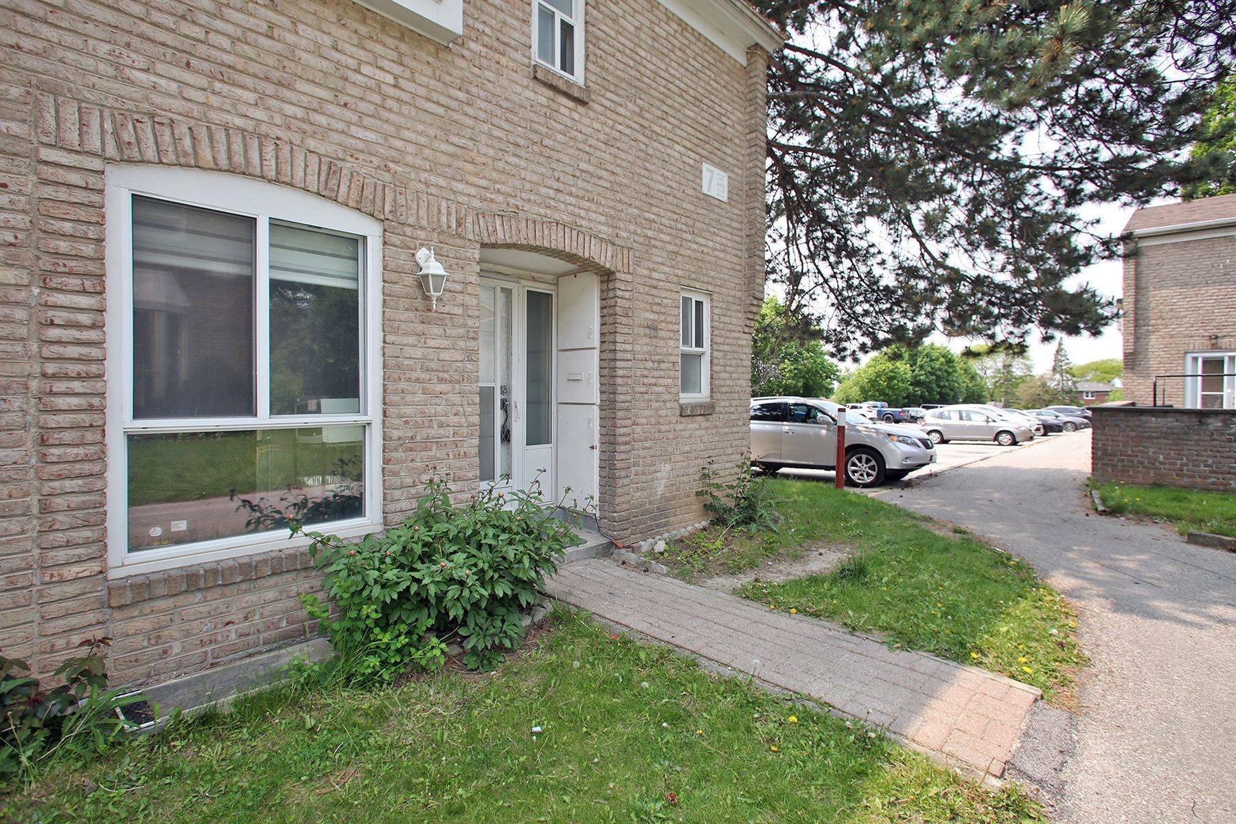 Toronto W05, ON M3N 2G7,7 Gosford BLVD #1