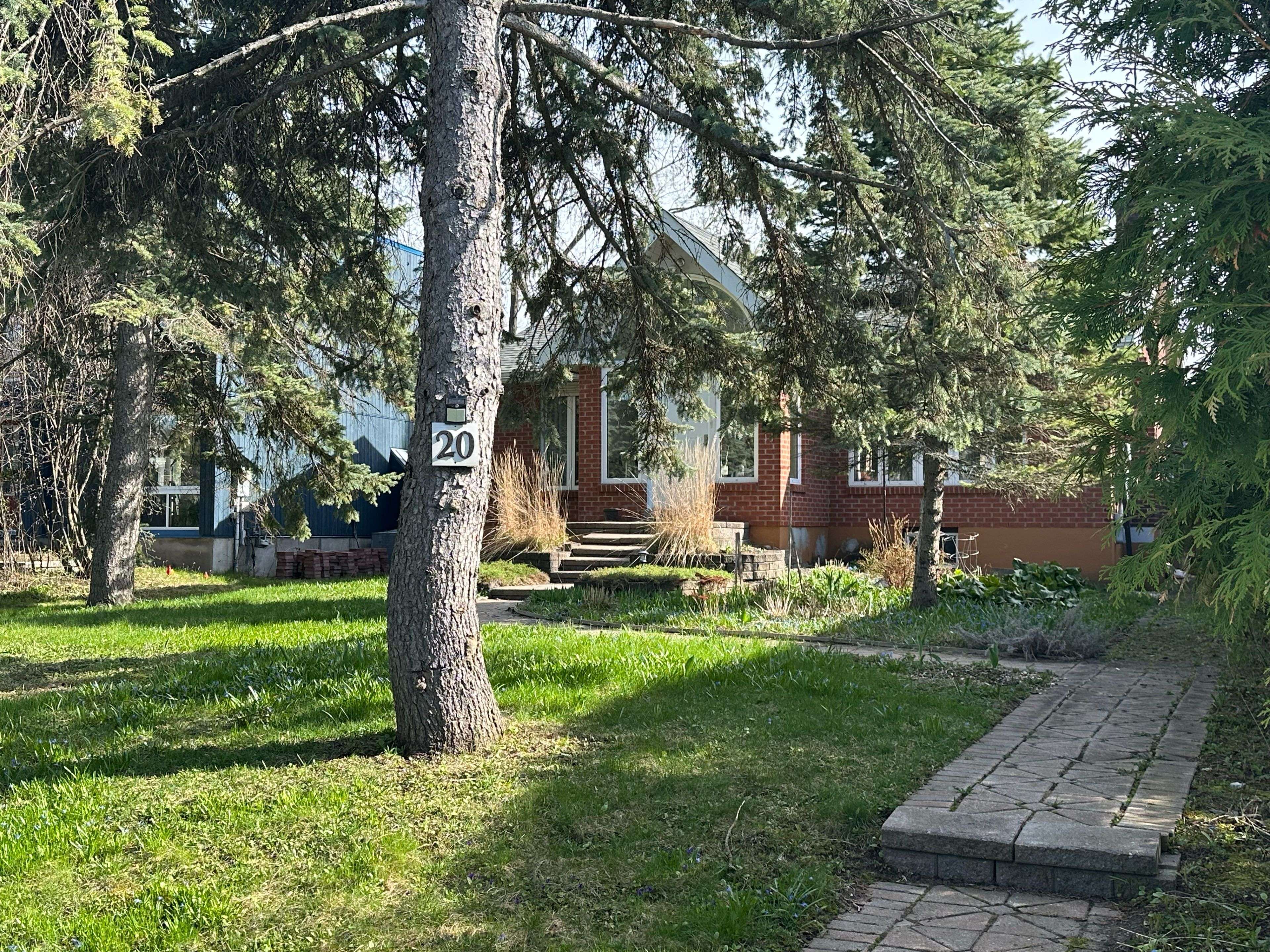 Crystal Bay - Rocky Point - Bayshore, ON K2H 8C6,20 Nesbitt ST E