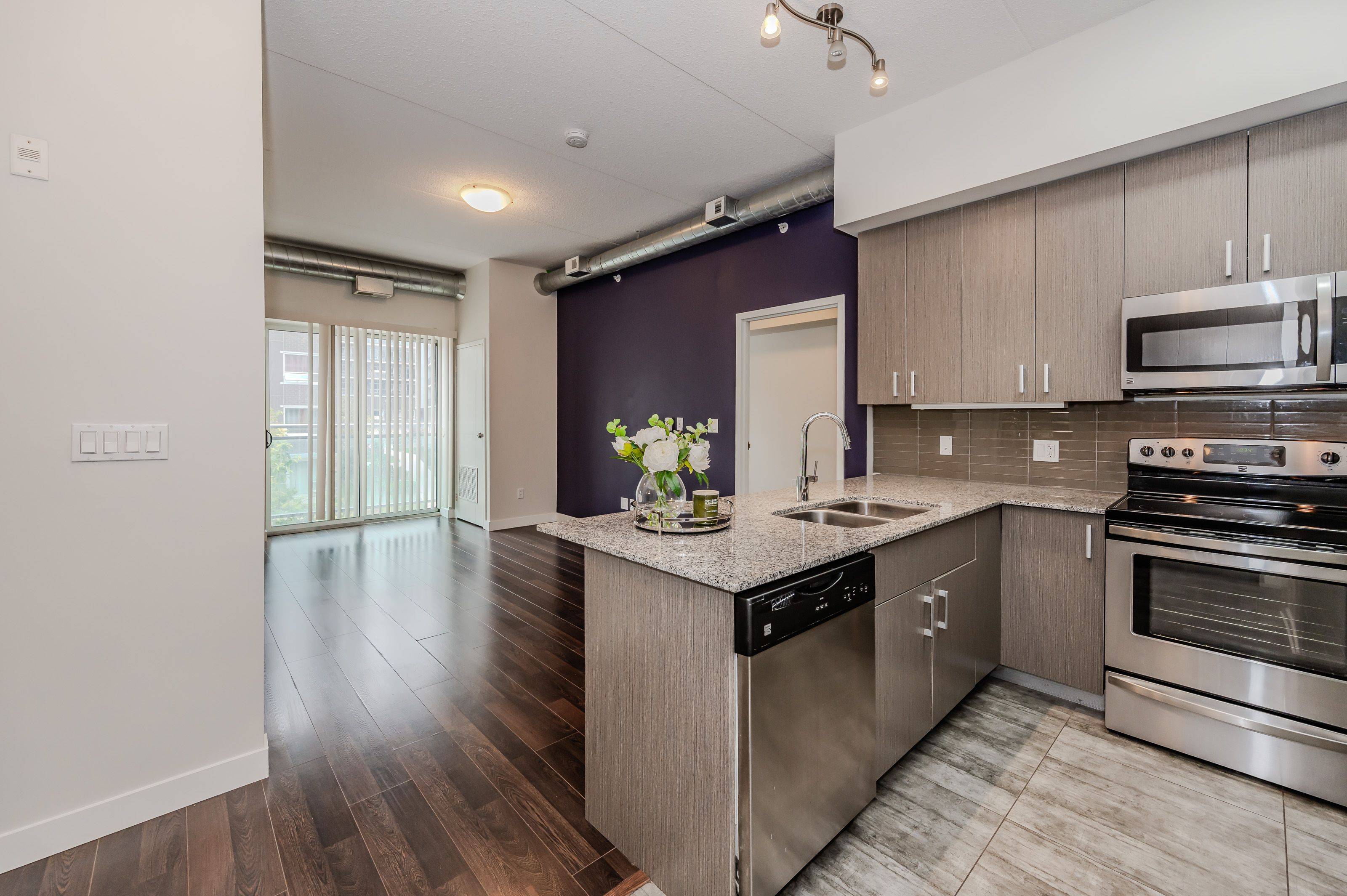 Waterloo, ON N2L 3H2,62 Balsam ST #H201