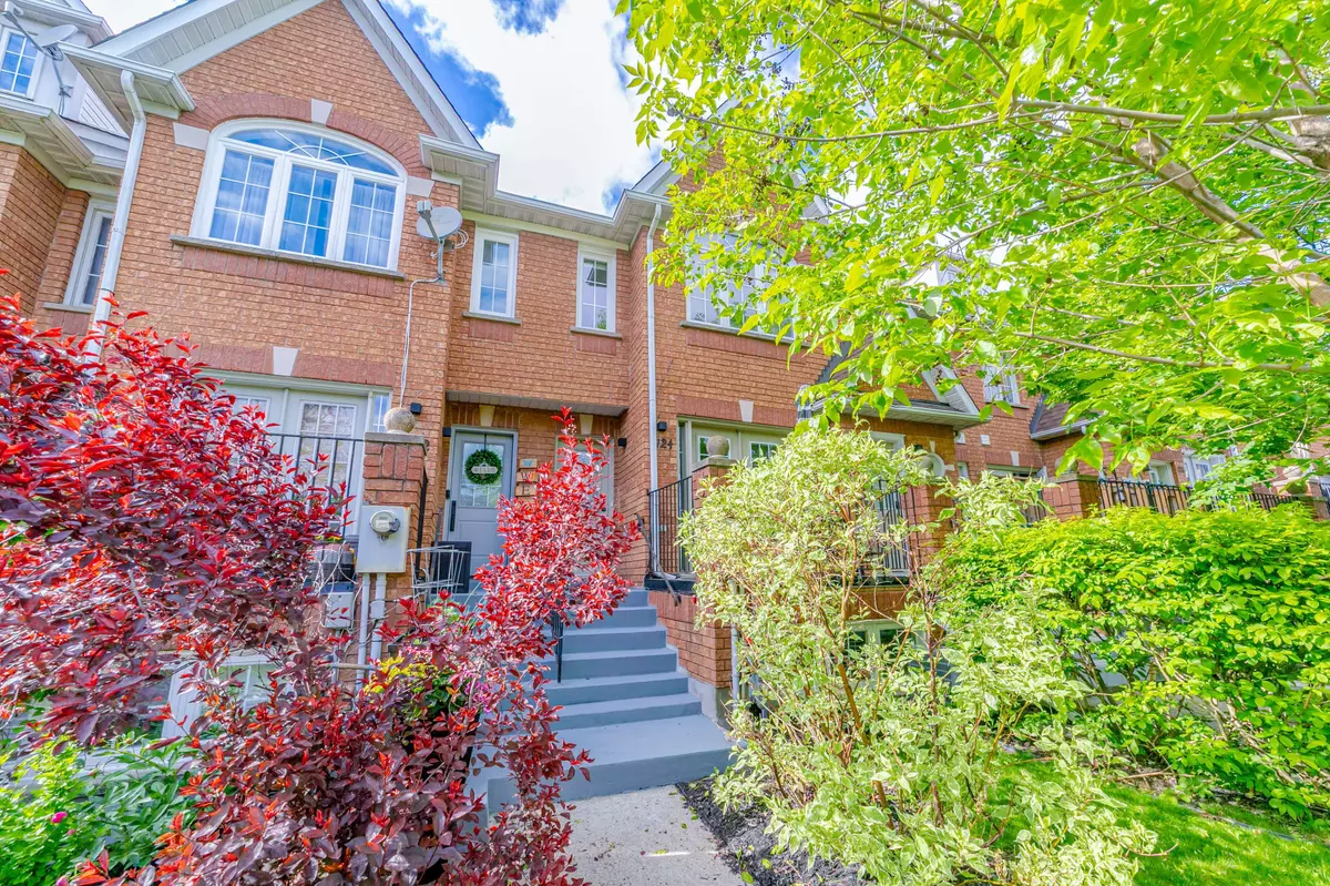 Toronto W04, ON M6L 3G4,124 Rory RD