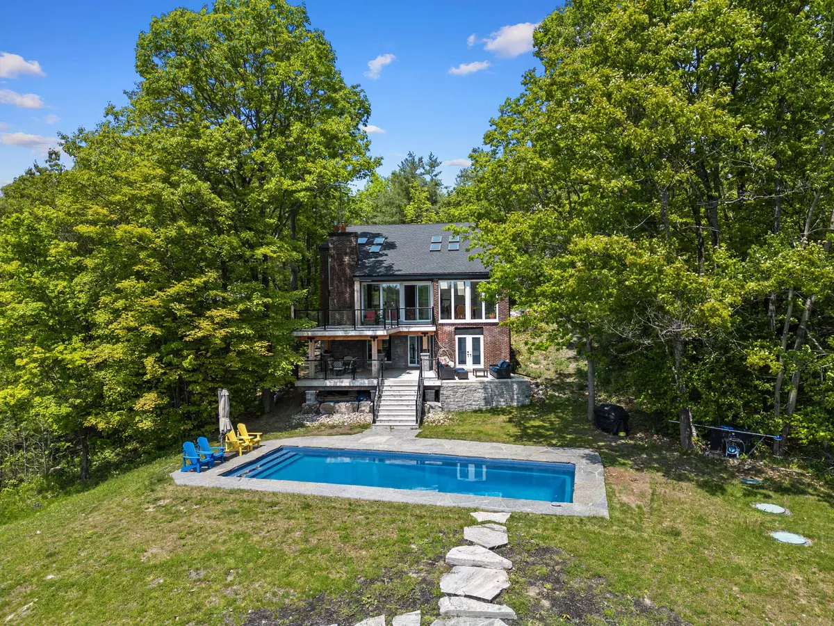 Gravenhurst, ON P1P 1R2,1030 South Sunset Bay RD
