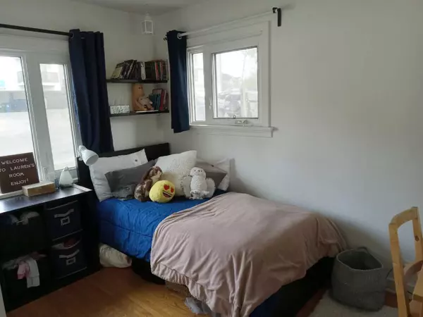 Calgary, AB T5M 0H4,2507 15A ST Southwest