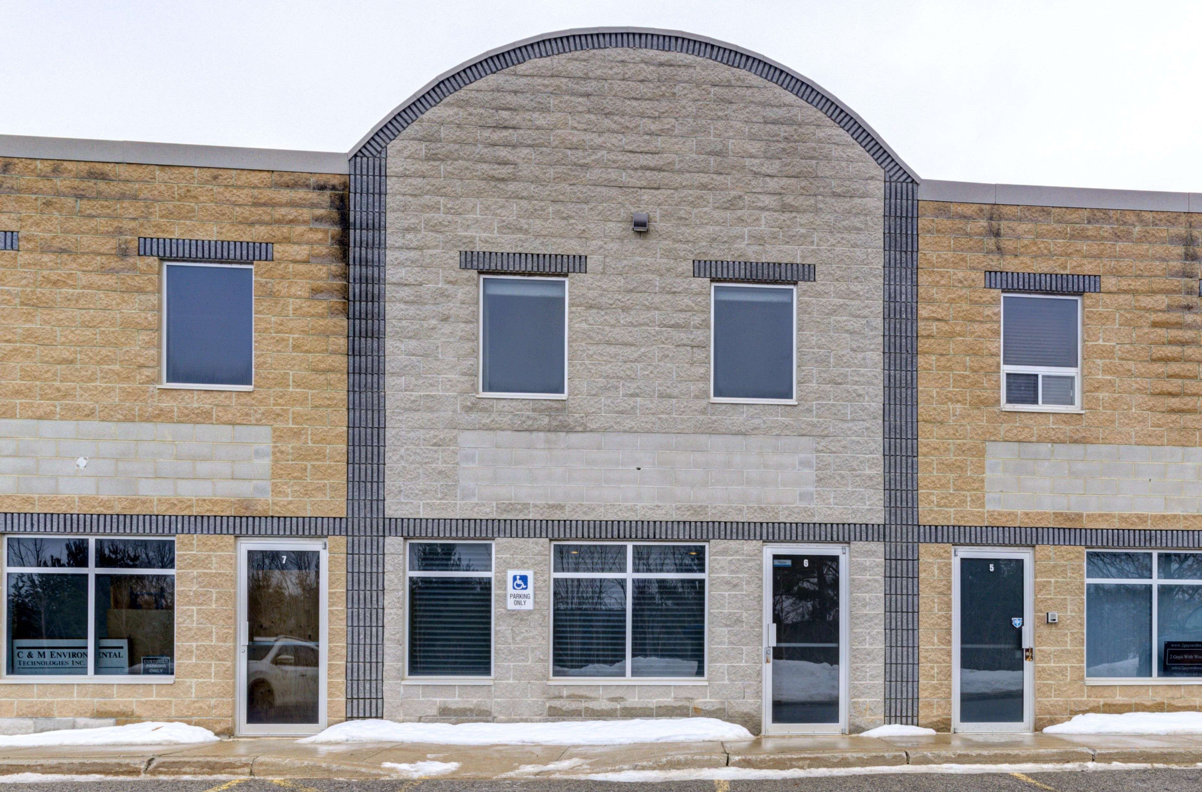 Barrie, ON L4N 9A1,647 Welham RD #6