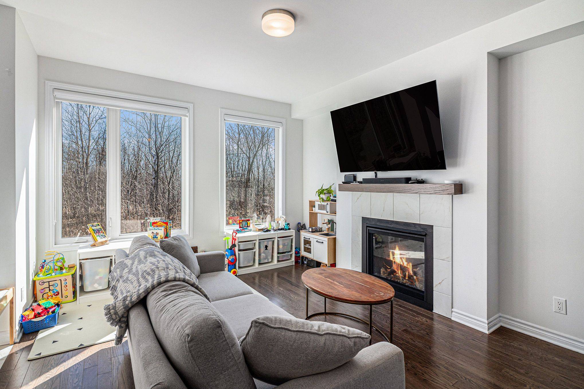 Orleans - Convent Glen And Area, ON K1W 0T3,647 Persimmon WAY