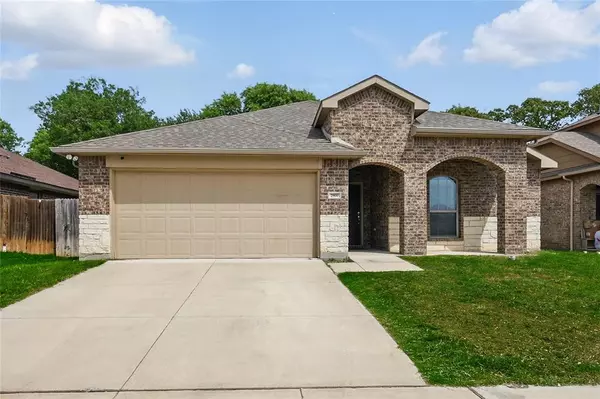 2900 Pacifico Way, Fort Worth, TX 76111