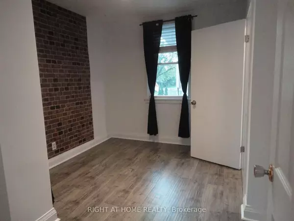 Oshawa, ON L1H 5Z7,242 Cadillac AVE S