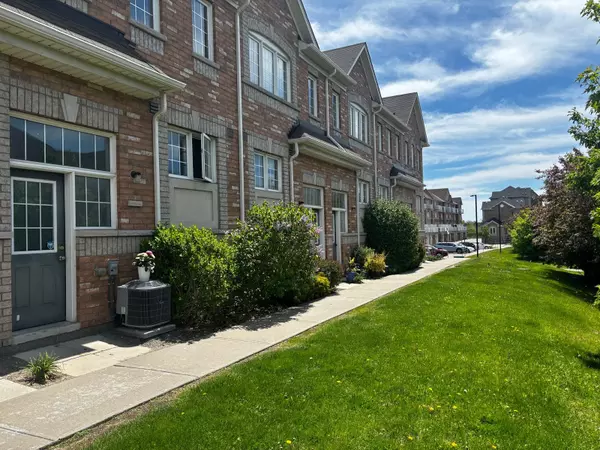 18 Cooperage LN, Ajax, ON L1S 5C3