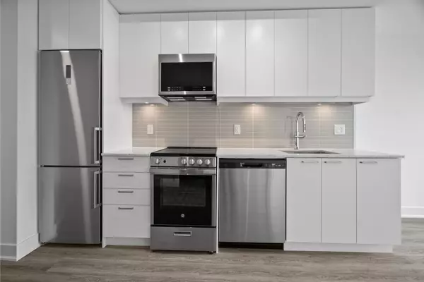 Newmarket, ON L3Y 0G8,200 Deerfield RD #1002