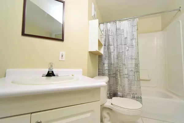 Barrie, ON L4M 6X8,46 Birchwood DR #Lower