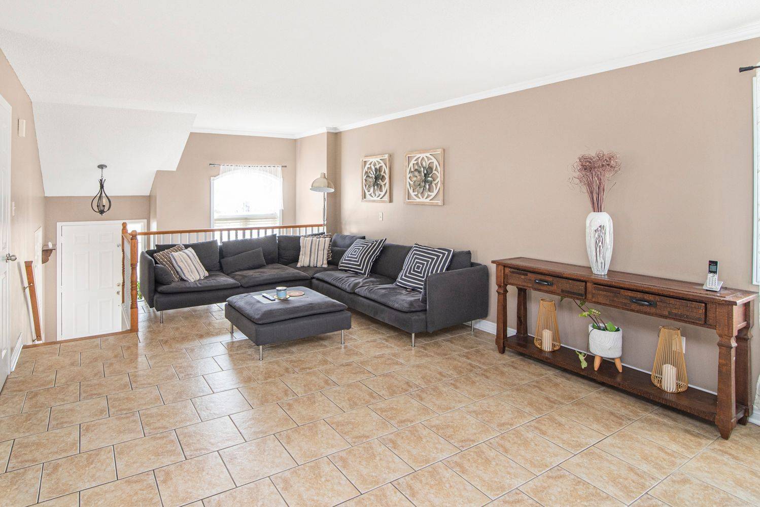 London South, ON N6M 1J1,360 White Sands DR