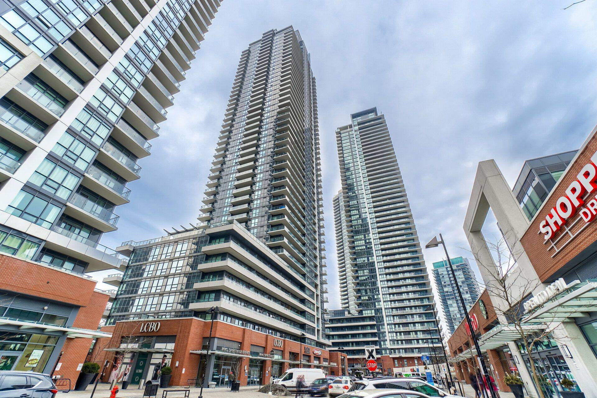 Toronto W06, ON M8V 0C1,2220 Lake Shore BLVD W #4208