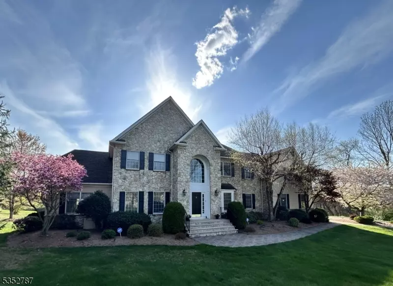 8 Highland Dr, Chester Twp., NJ 07930